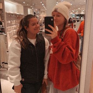 Meet your Posher, Raquel